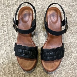 New!  Never worn BOC platform sandal.  Size 8M.  Black